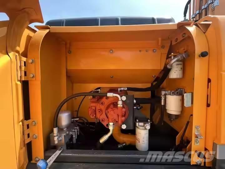 Hyundai 220 LC  9s حفارات زحافة