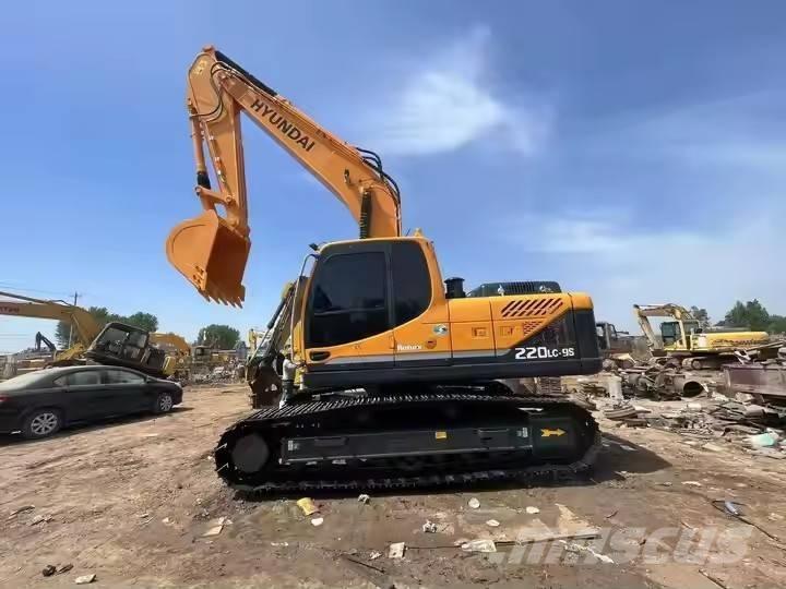 Hyundai 220 LC  9s حفارات زحافة