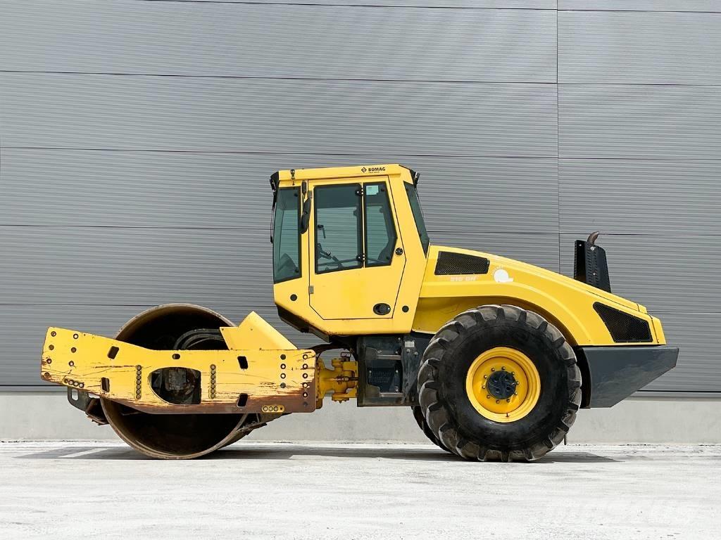 Bomag BW 216 DH-4i مداحل أحادية الأسطوانة