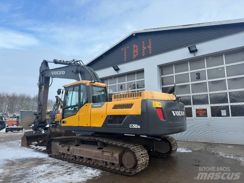 Volvo EC 250 D N L حفارات زحافة