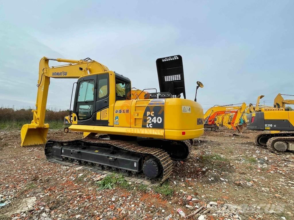 Komatsu PC 240 LC-8 حفارات زحافة