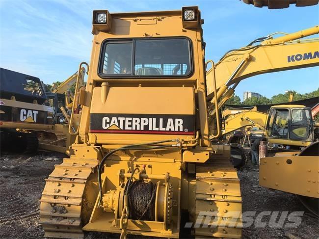 CAT D 6 D بلدوزرات مجنزرة