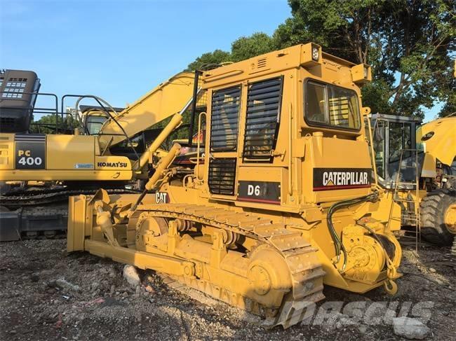 CAT D 6 D بلدوزرات مجنزرة