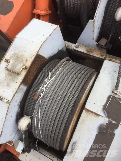 Hitachi KH 230-3 رافعات مجنزرة