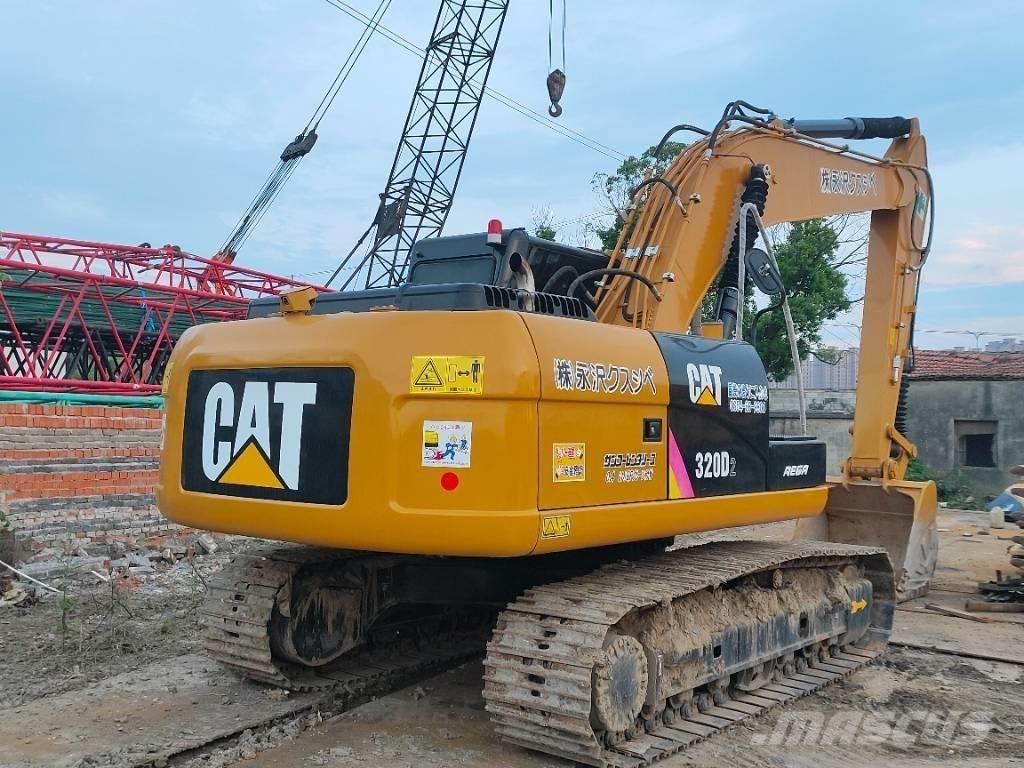 CAT 320D2 حفارات زحافة