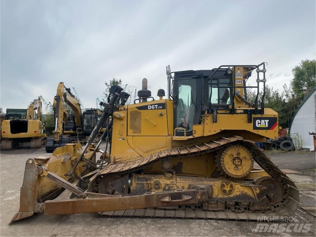 CAT D 6 T LGP بلدوزرات مجنزرة