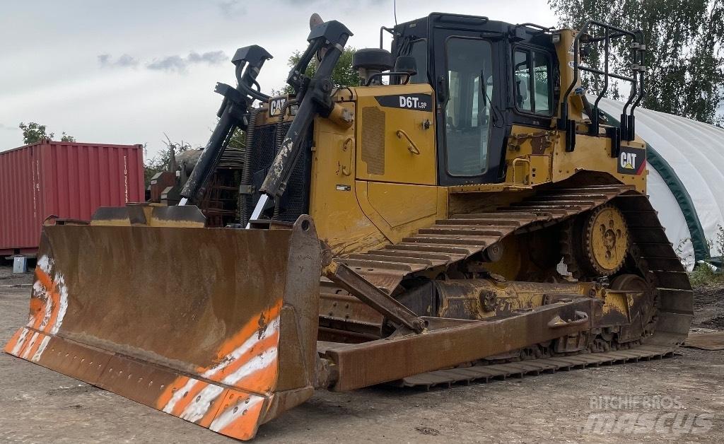 CAT D 6 T LGP بلدوزرات مجنزرة
