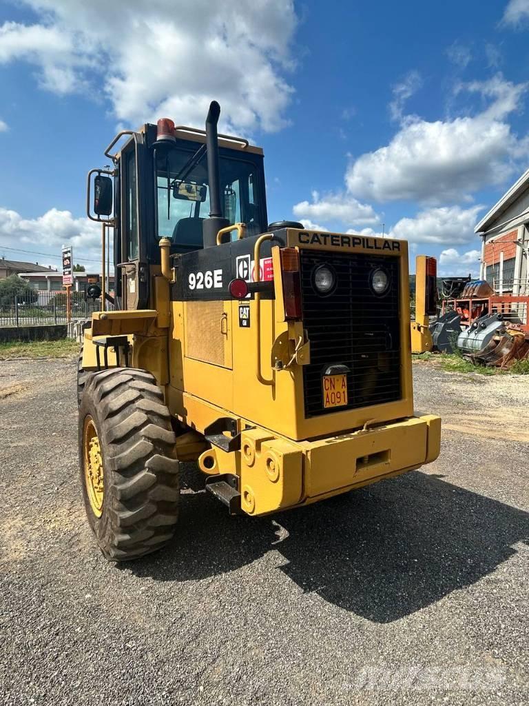 CAT 926 لوادر بعجل