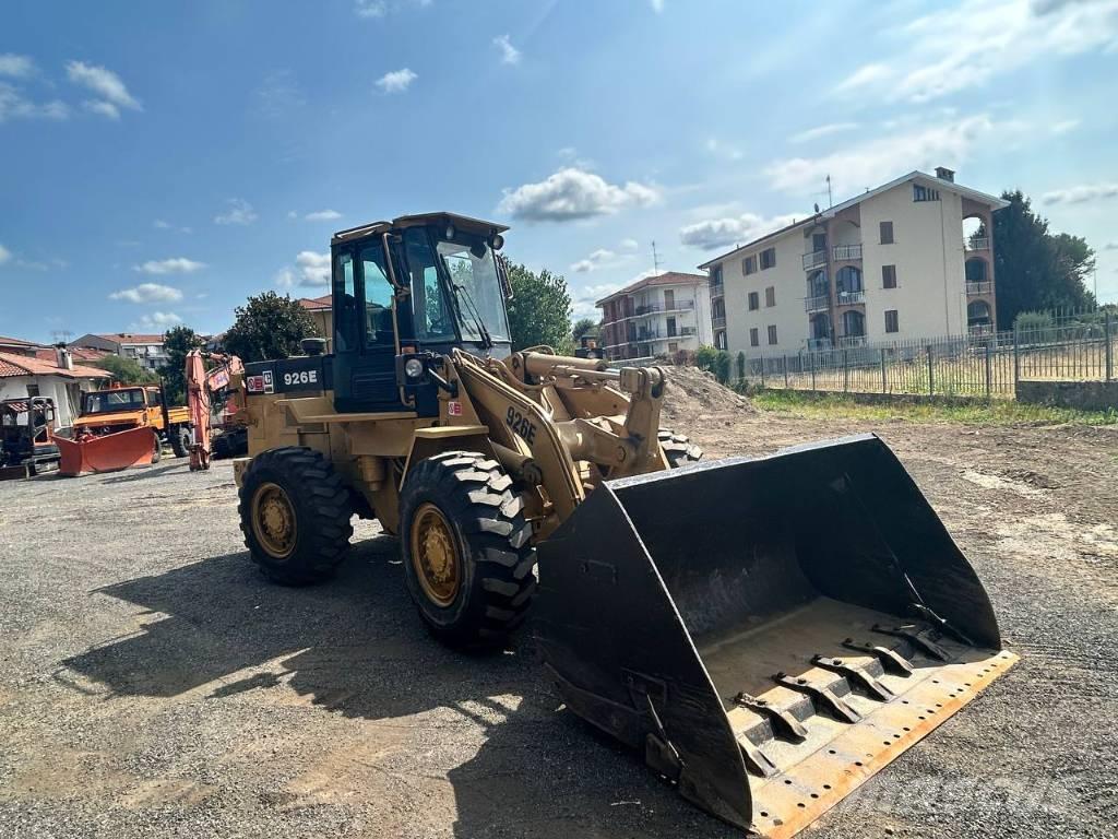 CAT 926 لوادر بعجل