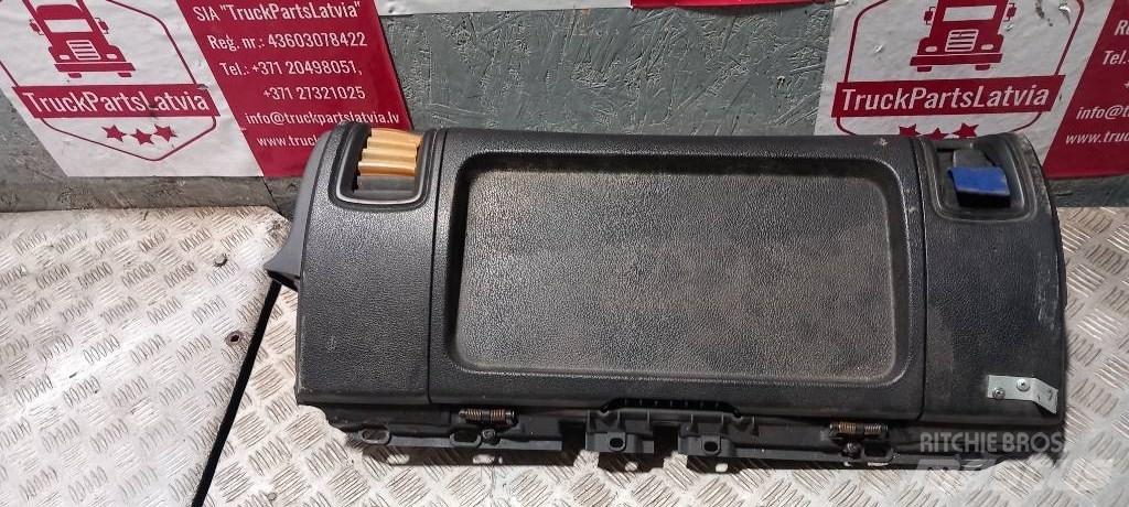 Scania R 440.   2078472 كابينة والداخلية