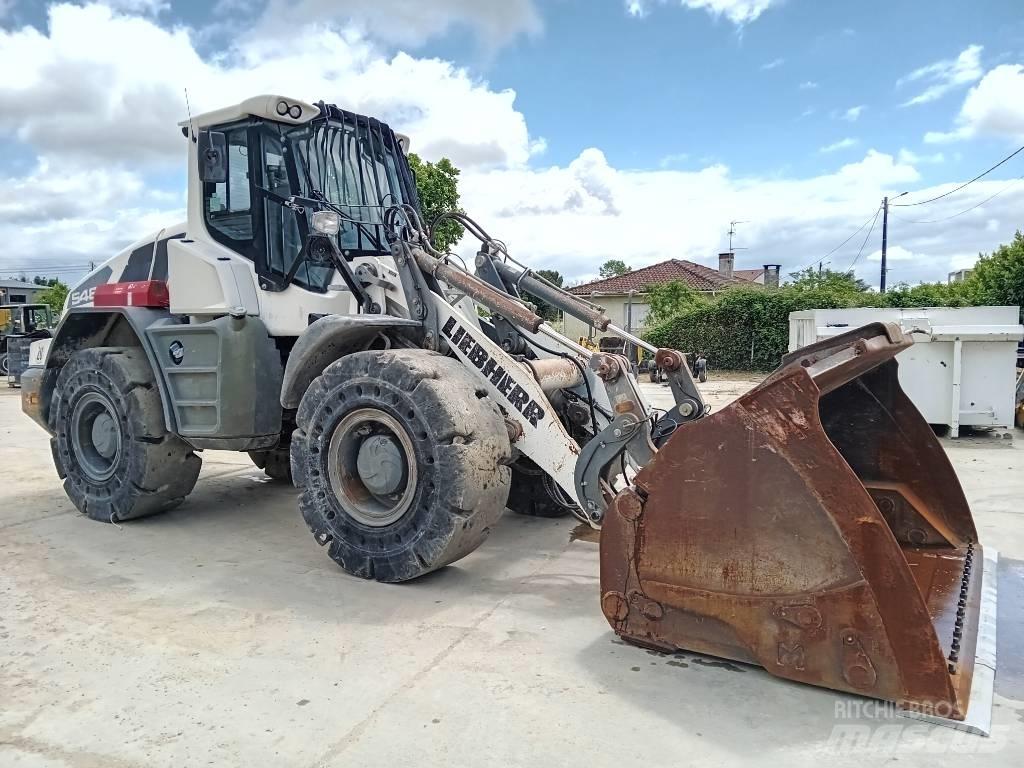 Liebherr L546 لوادر بعجل