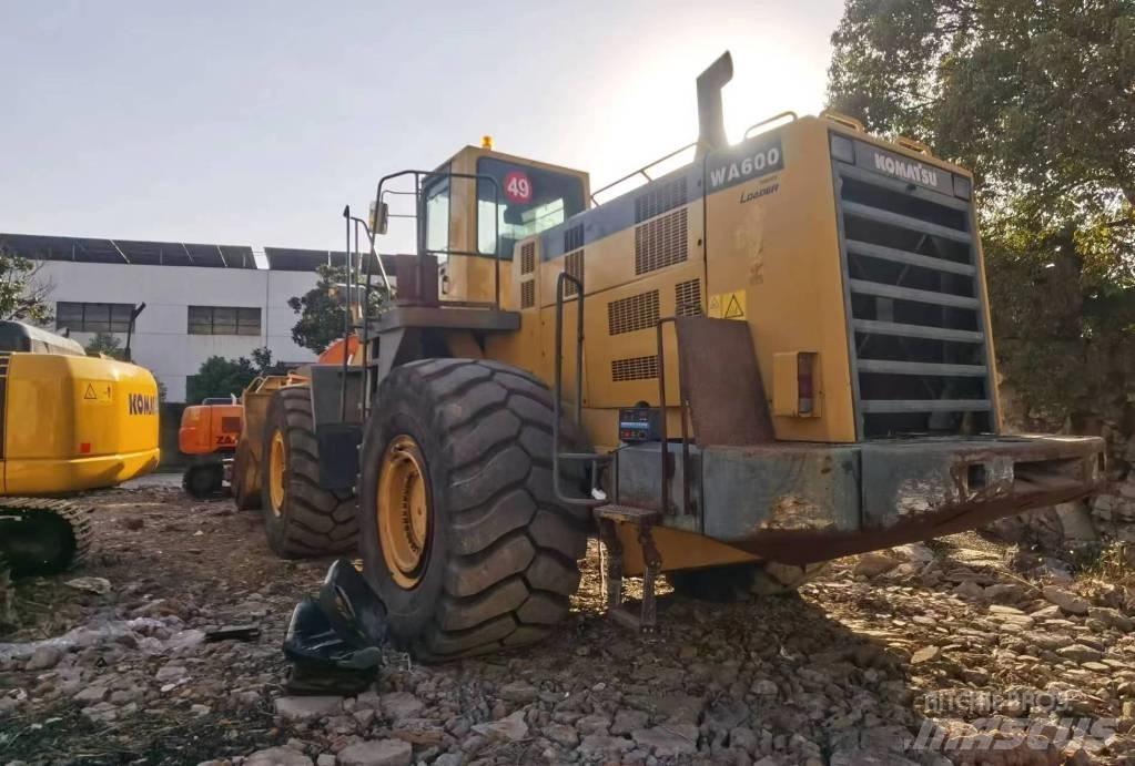 Komatsu WA 600 لوادر بعجل