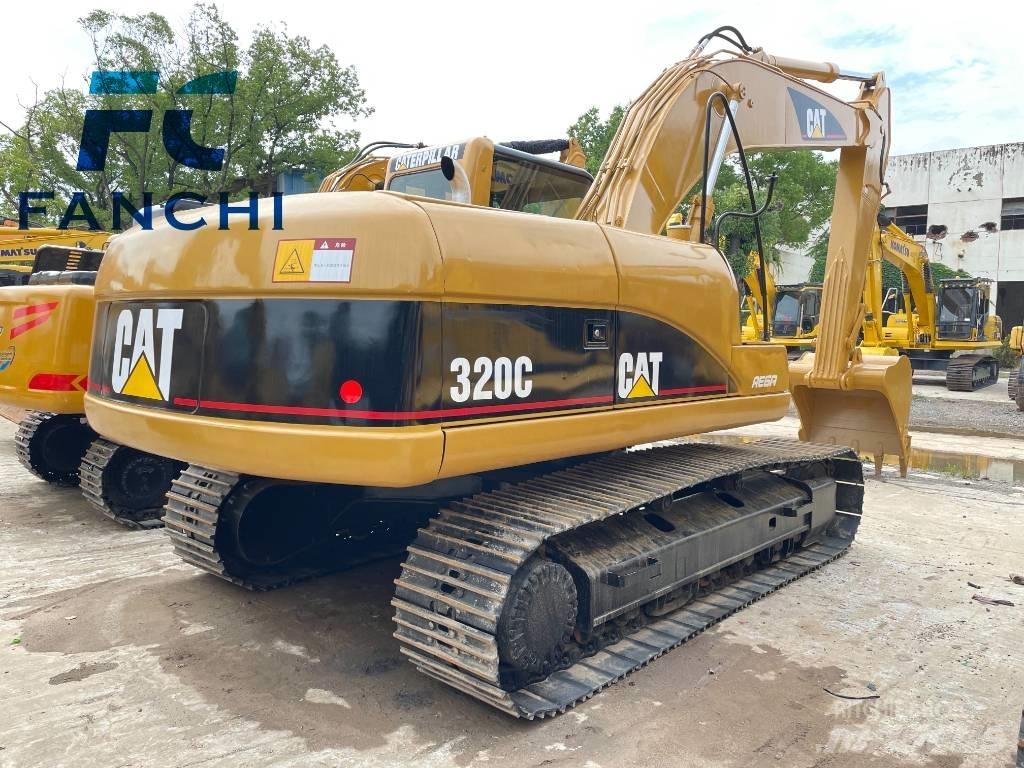 CAT 320 C حفارات زحافة