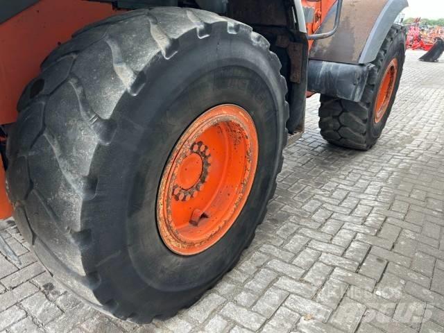 Hitachi ZW 180 لوادر بعجل