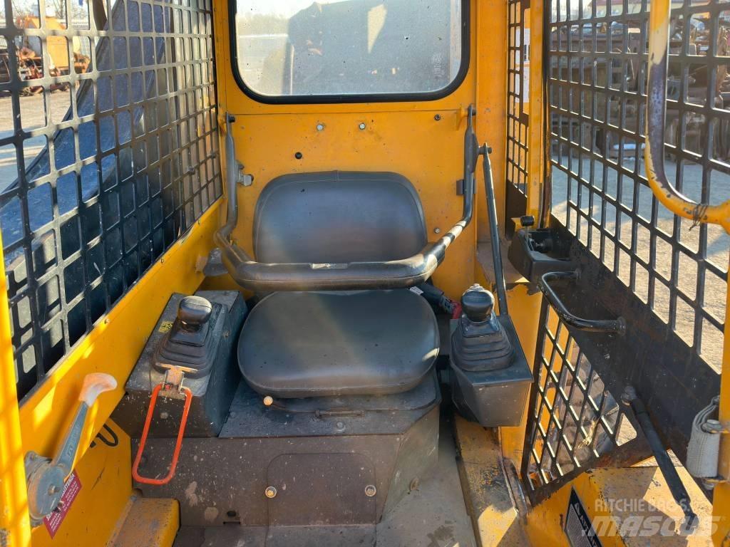 JCB 165 لوادر انزلاقية التوجيه