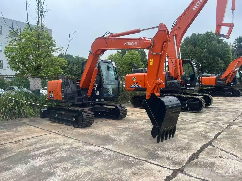 Hitachi ZX 75 حفارات وسط 7 طن - 12 طن