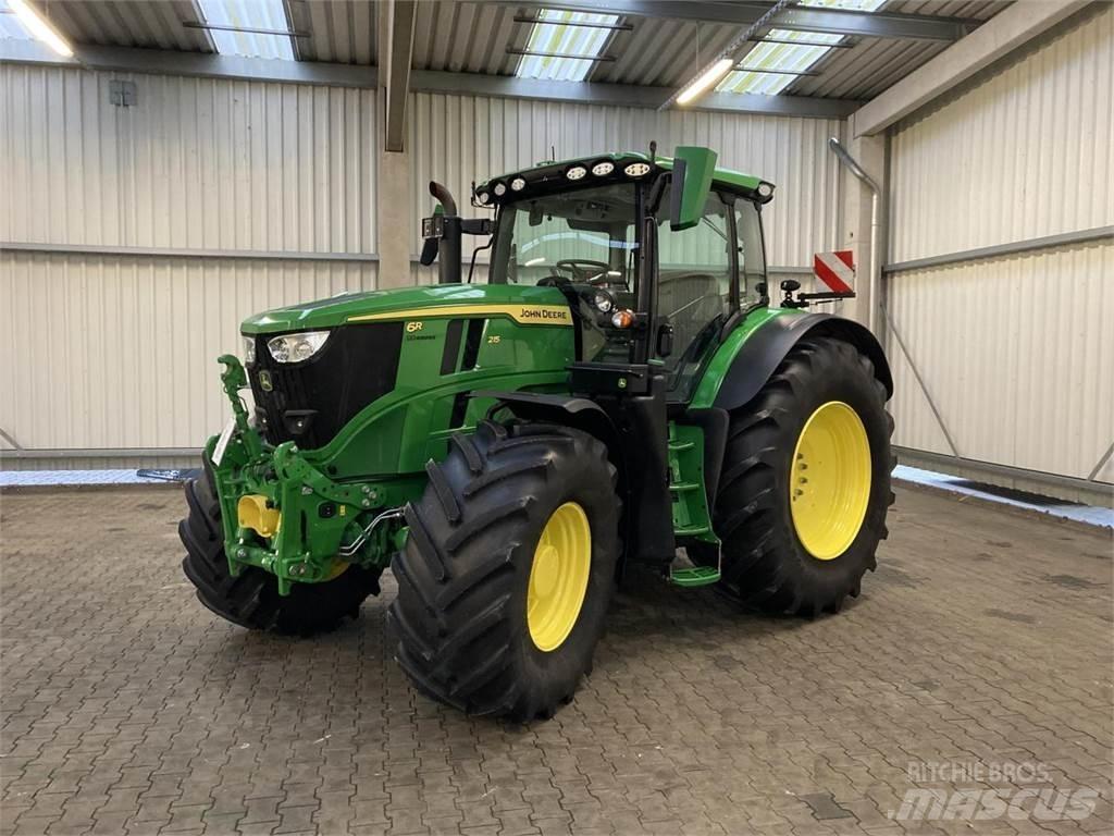 John Deere 6R 215 الجرارات