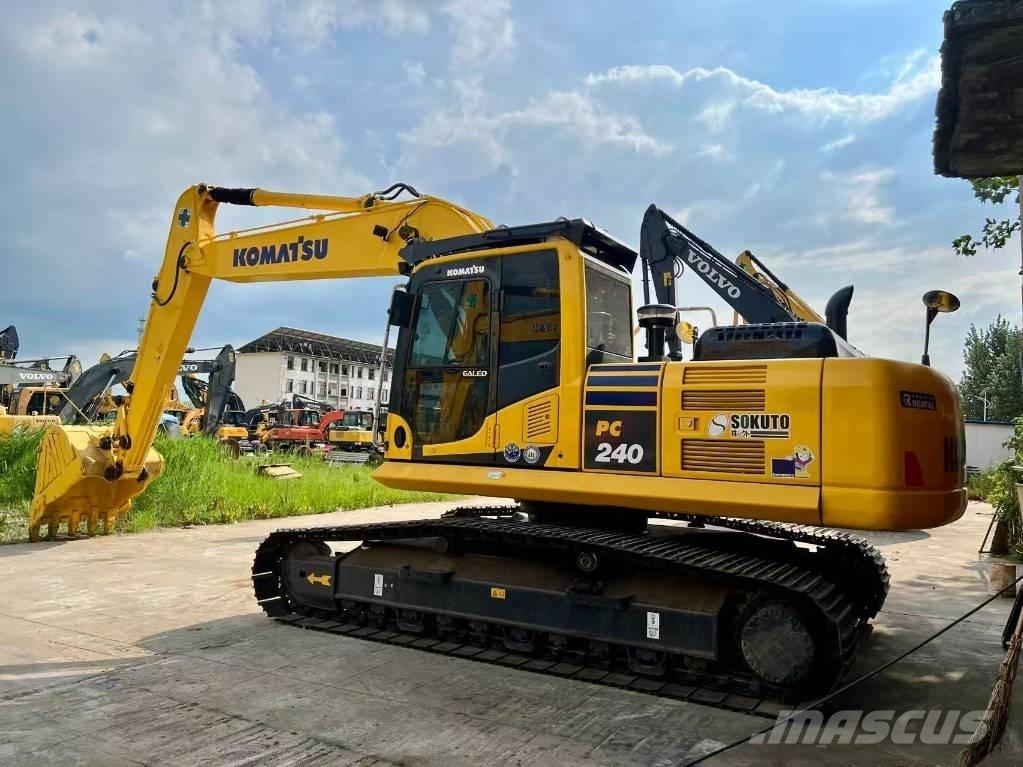 Komatsu PC 240 حفارات زحافة