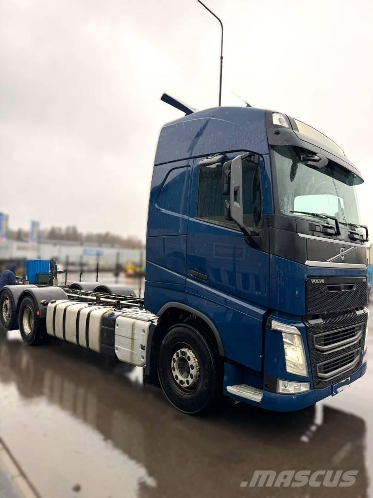 Volvo FH 13 460 شاحنات بمقصورة وهيكل