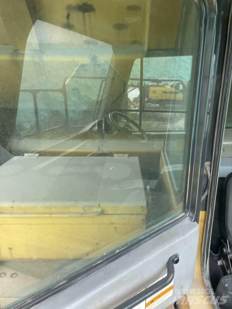 Komatsu HD 605-7 شاحنات المخلفات الصلبة