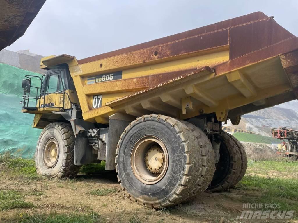 Komatsu HD 605-7 شاحنات المخلفات الصلبة