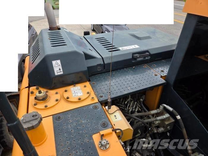 Hyundai HW 145 حفارات بعجل