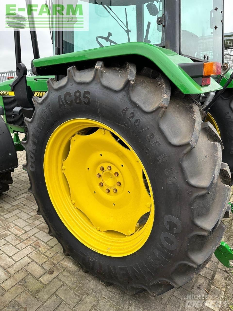 John Deere 2850 الجرارات