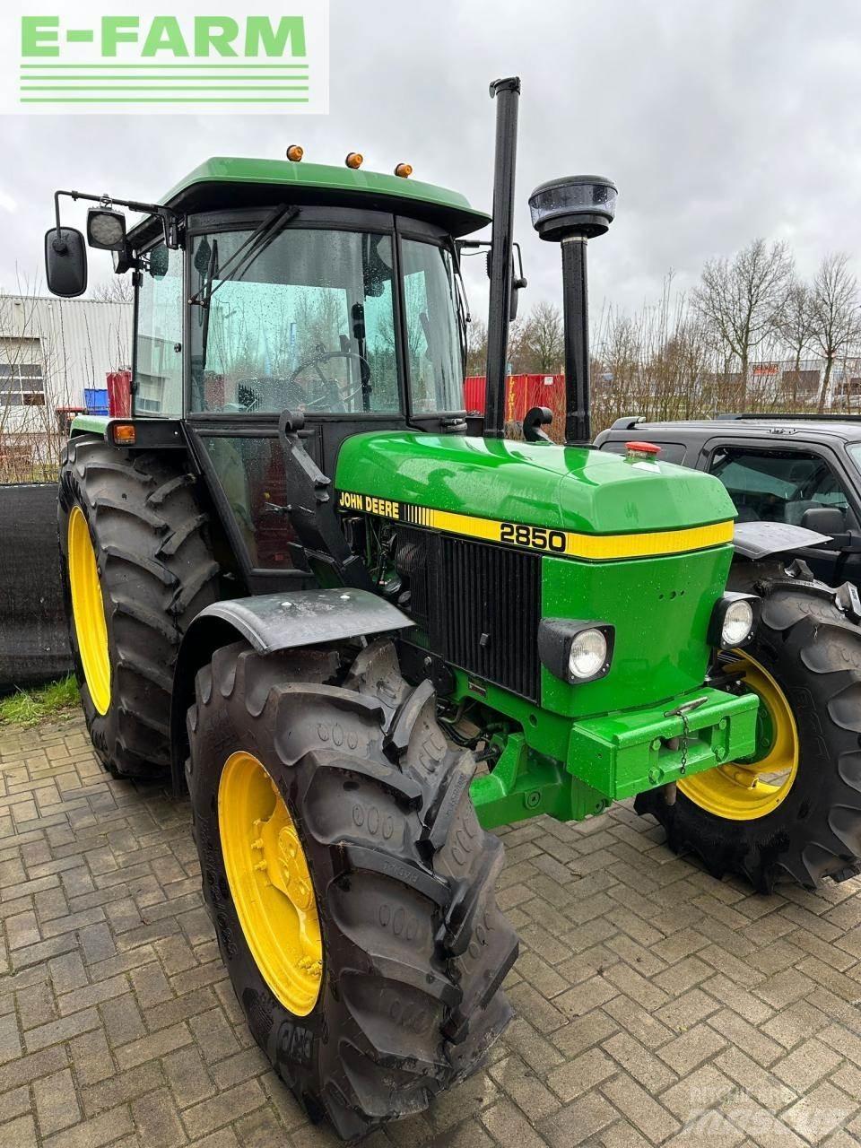 John Deere 2850 الجرارات