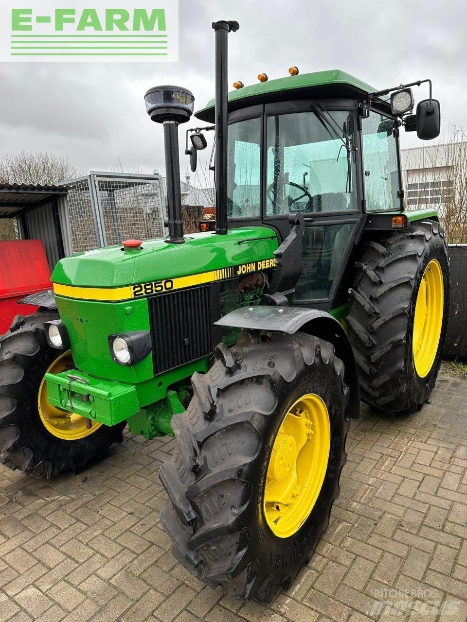 John Deere 2850 الجرارات