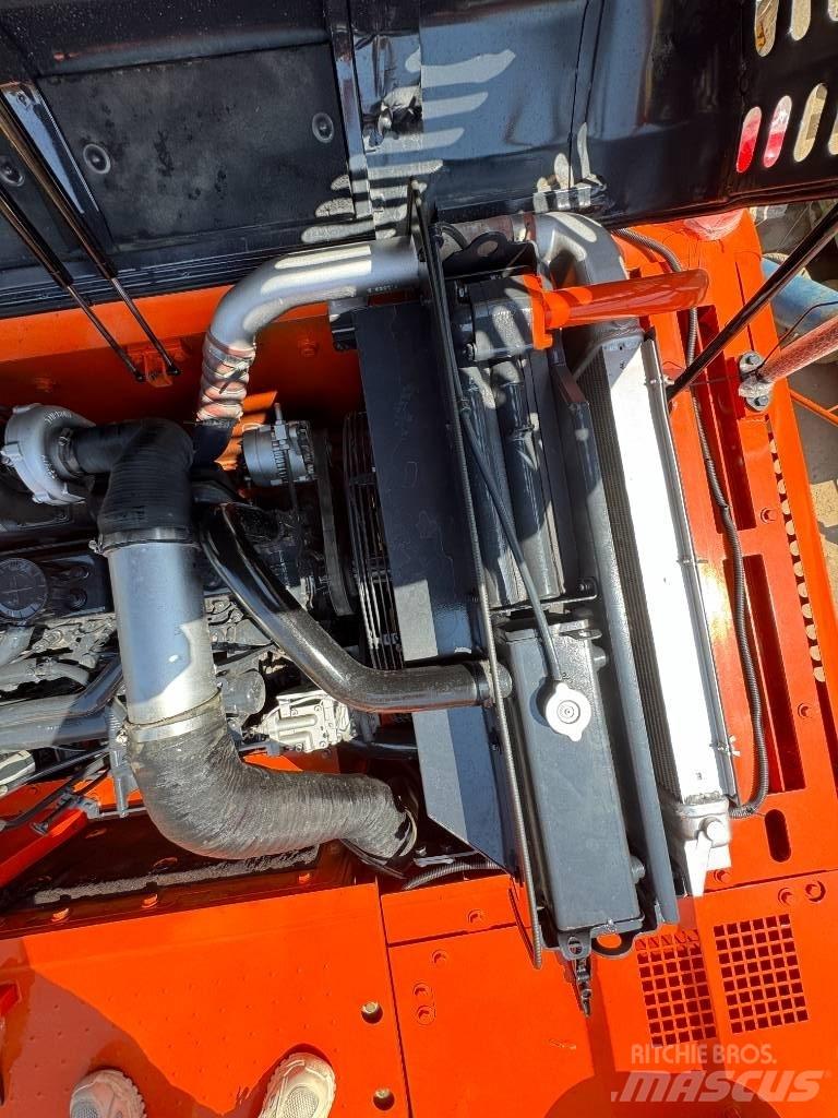 Doosan DX 300 LC حفارات زحافة