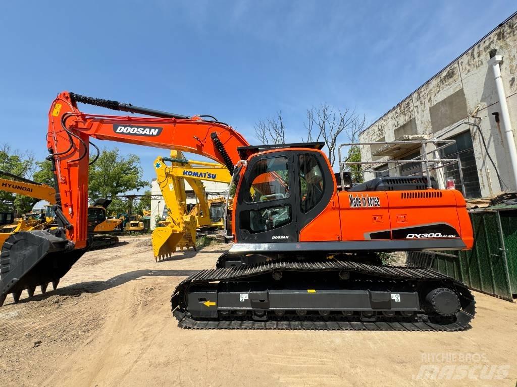 Doosan DX 300 LC حفارات زحافة