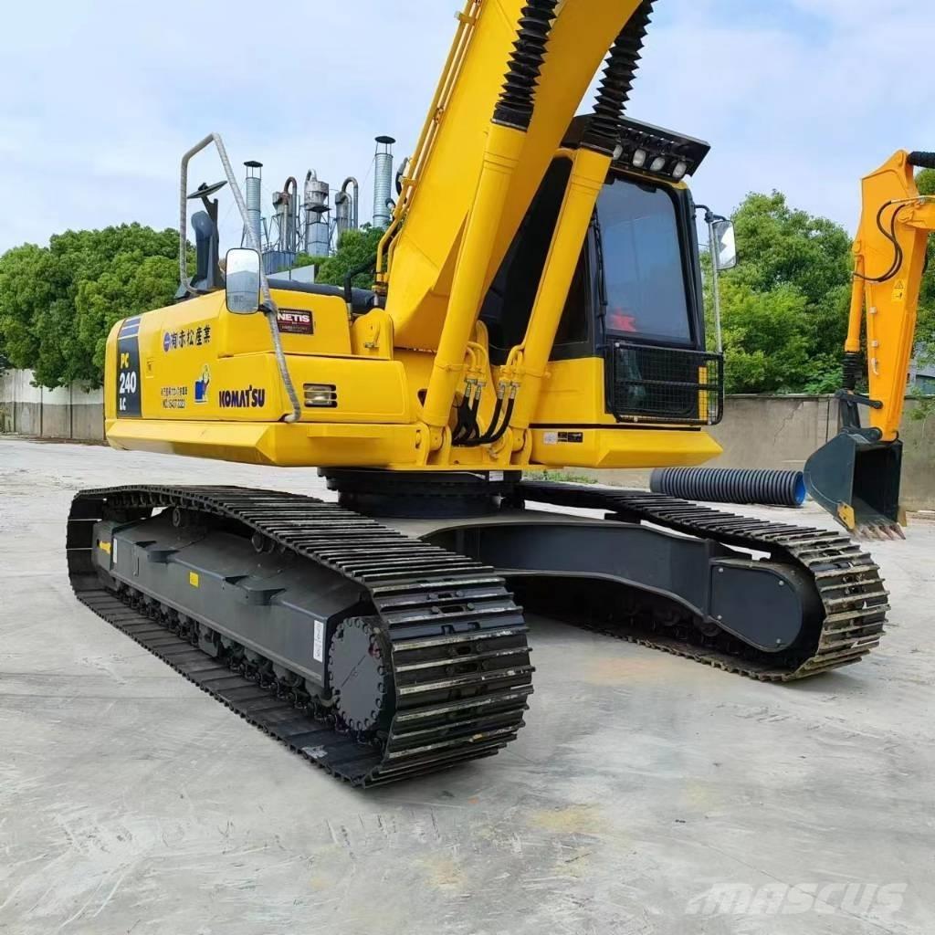 Komatsu PC 240 LC-8 حفارات زحافة
