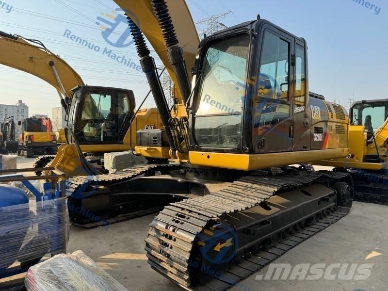 CAT 326D2 حفارات زحافة