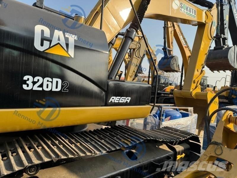CAT 326D2 حفارات زحافة