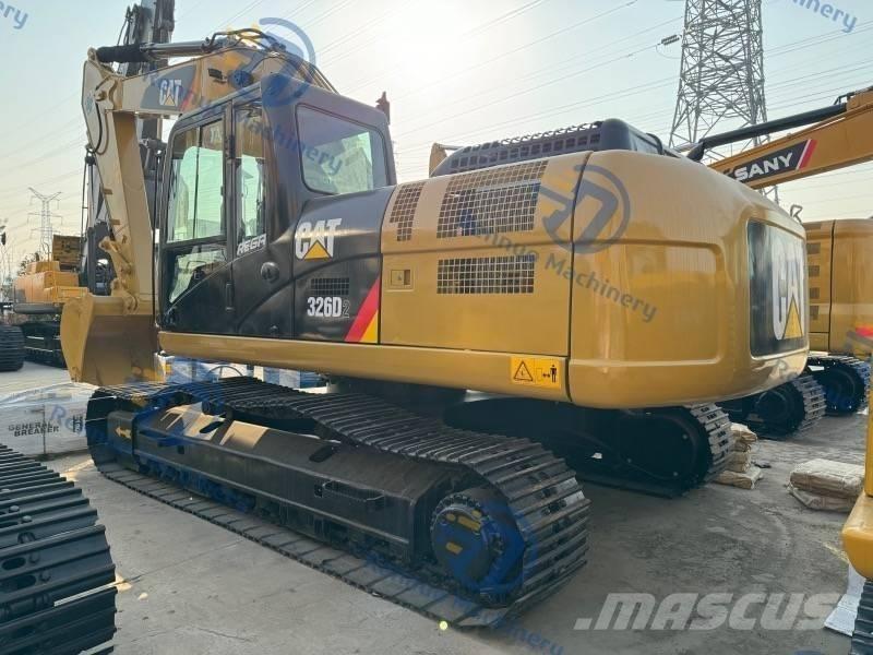 CAT 326D2 حفارات زحافة