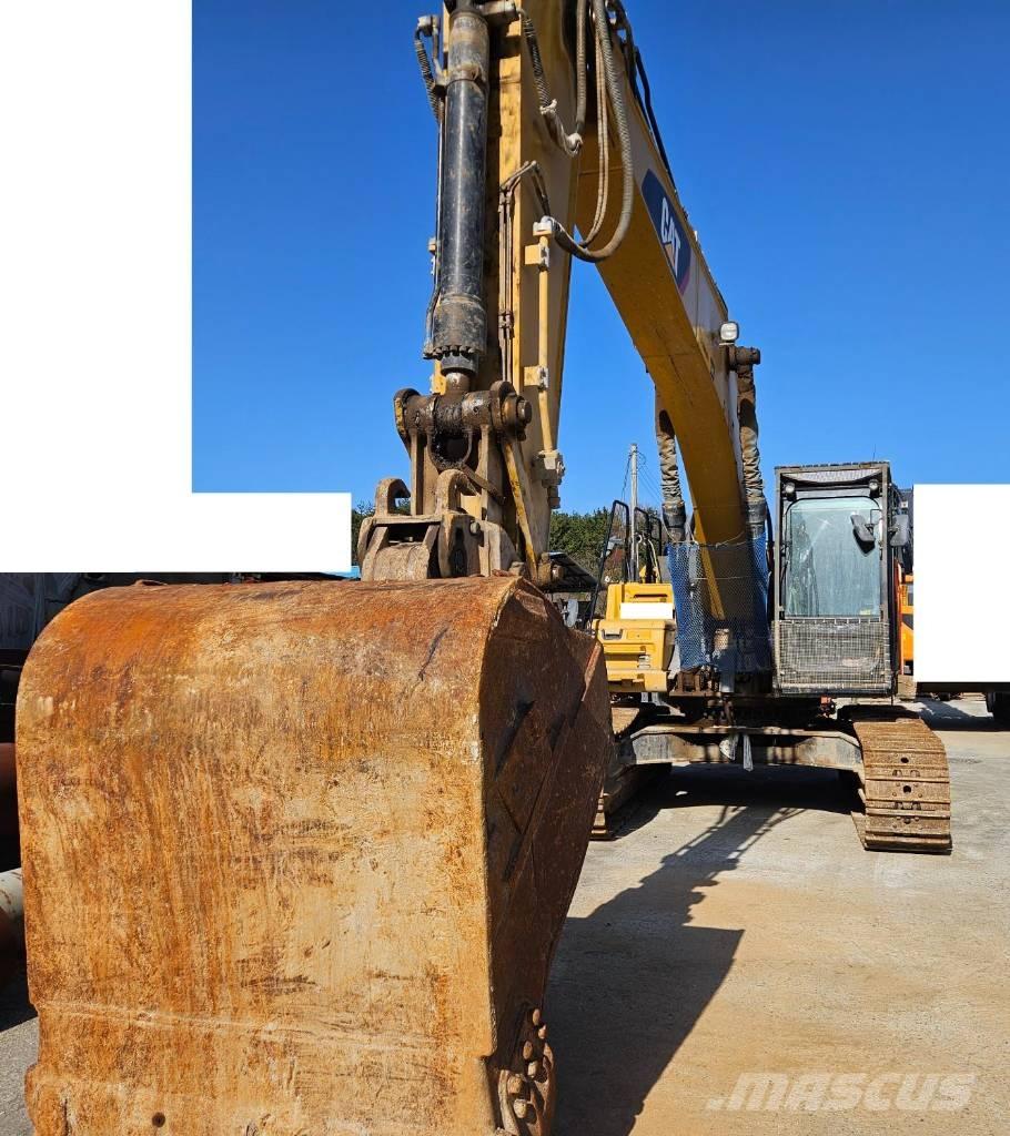 CAT 330FL حفارات زحافة