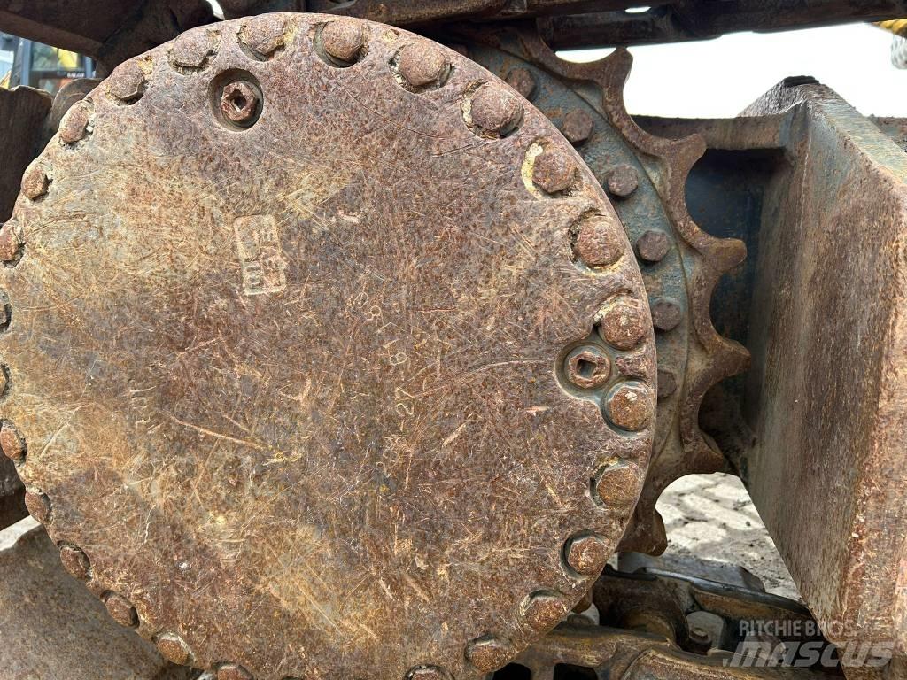 Komatsu PC 450 LC-6 حفارات زحافة