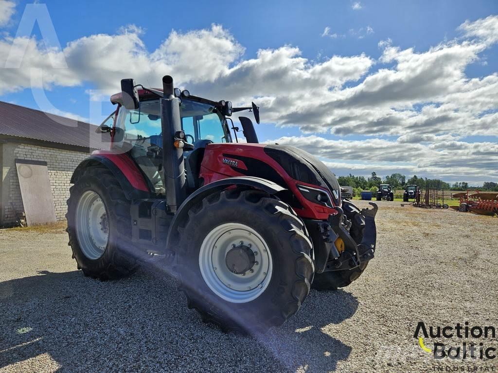 Valtra T 194 H الجرارات