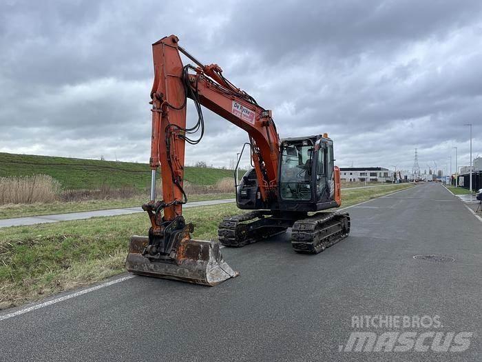 Hitachi ZX135US-5B حفارات زحافة