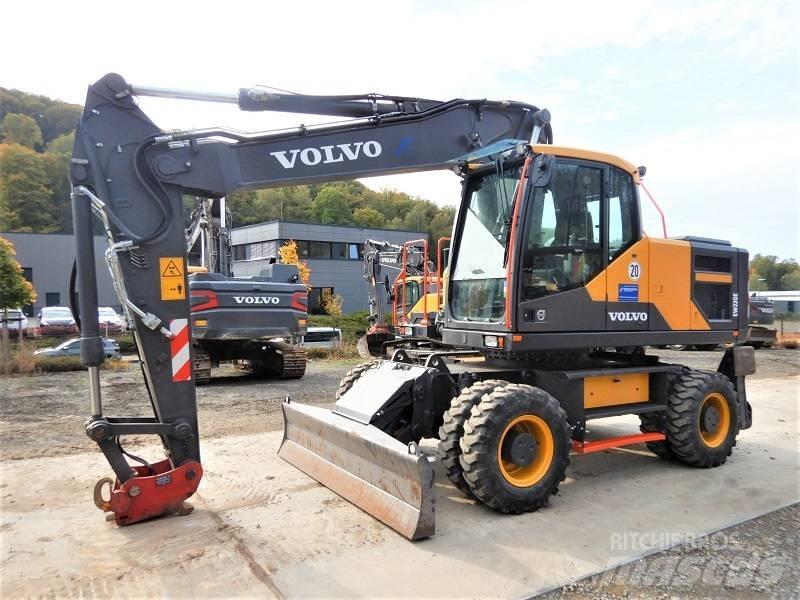 Volvo EW 220 E حفارات بعجل