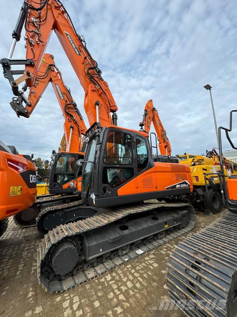 Doosan DX 225 LC-7 حفارات زحافة