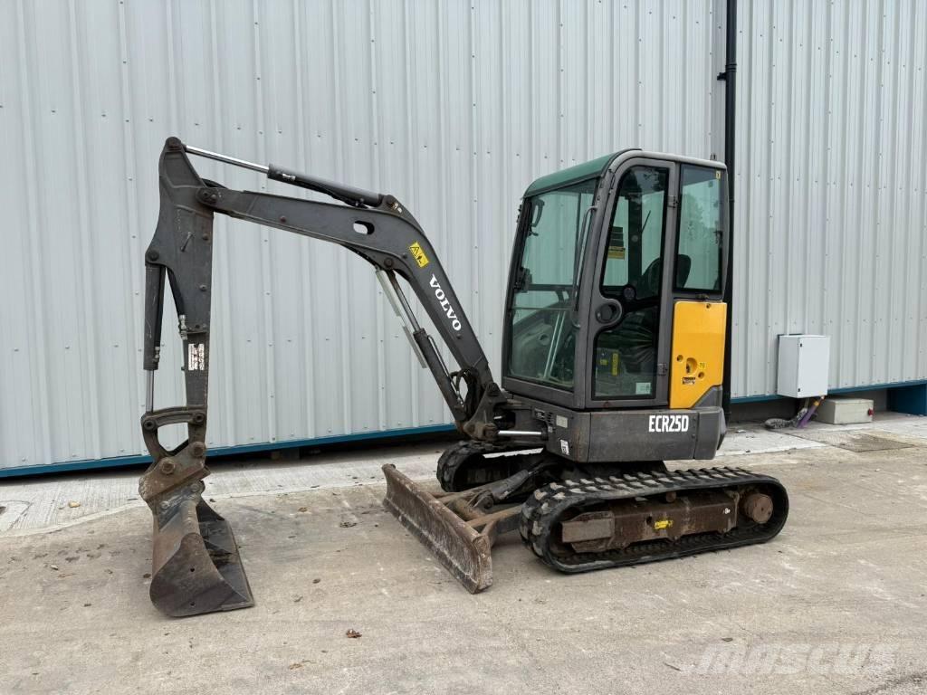 Volvo ECR 25 D حفارات صغيرة أقل من 7 طن (حفارات صغيرة)