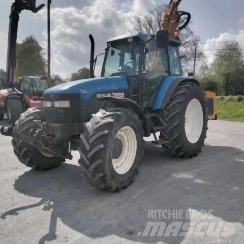 New Holland TM 165 الجرارات