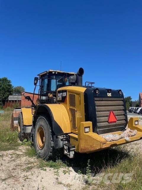 CAT 972 M لوادر بعجل