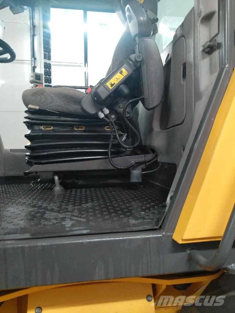 Volvo L 70 H لوادر بعجل
