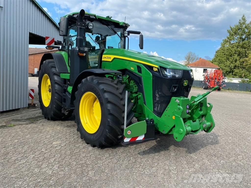 John Deere 8R 310 الجرارات