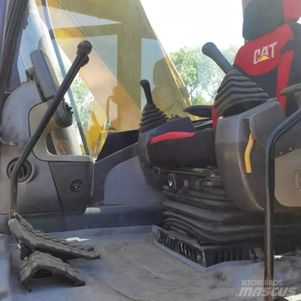CAT 320 D L حفارات وسط 7 طن - 12 طن