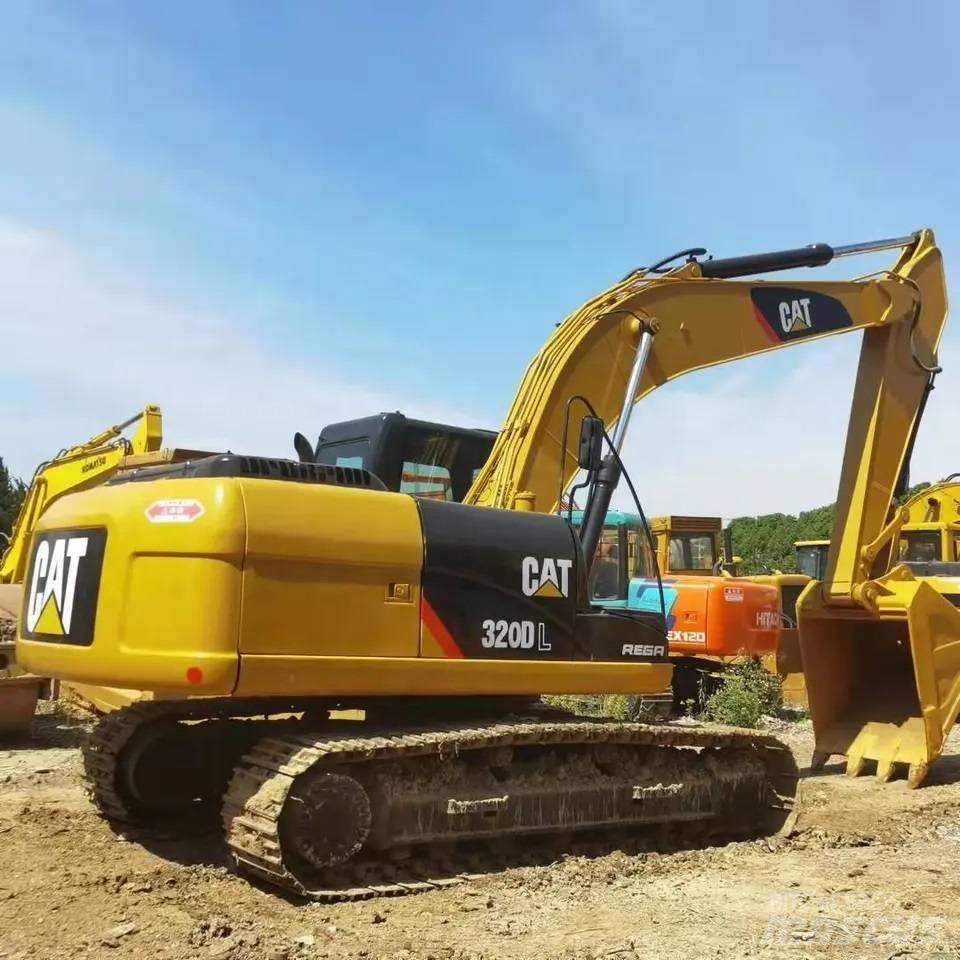CAT 320 D L حفارات وسط 7 طن - 12 طن