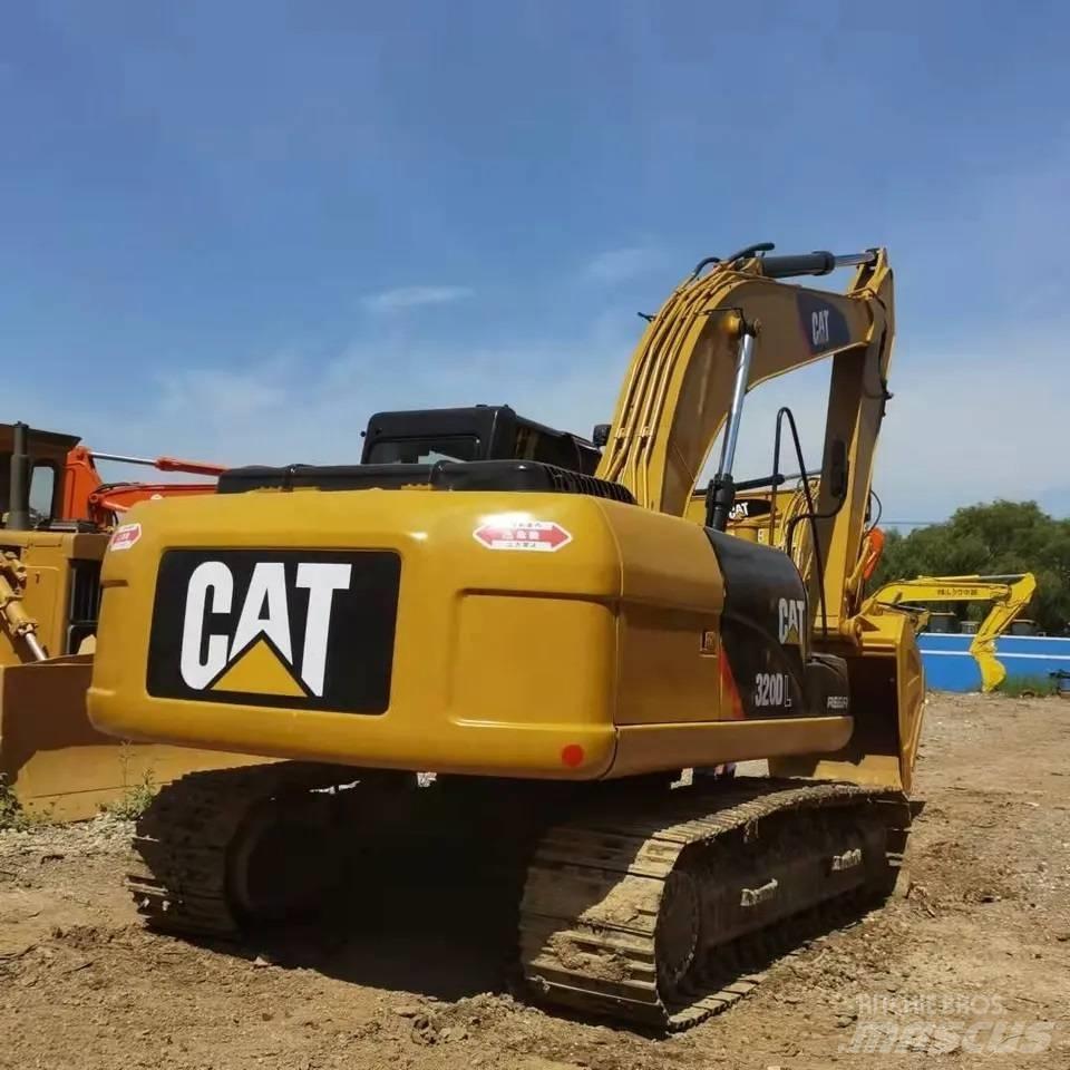 CAT 320 D L حفارات وسط 7 طن - 12 طن