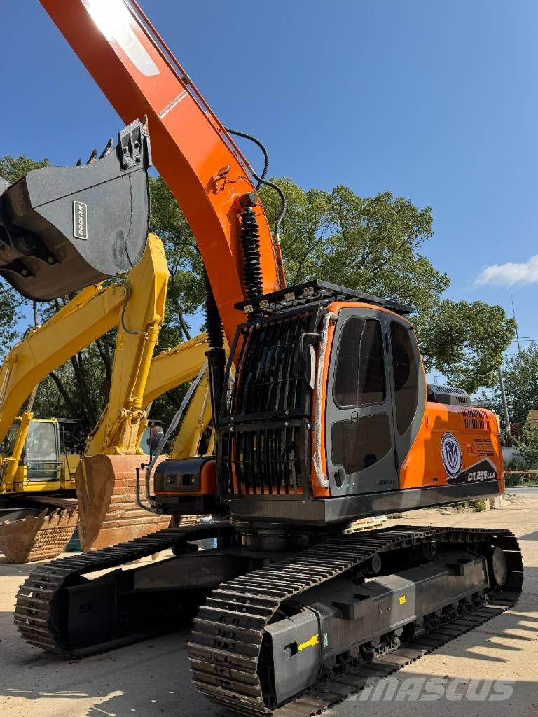 Doosan DX 225 LCA حفارات زحافة